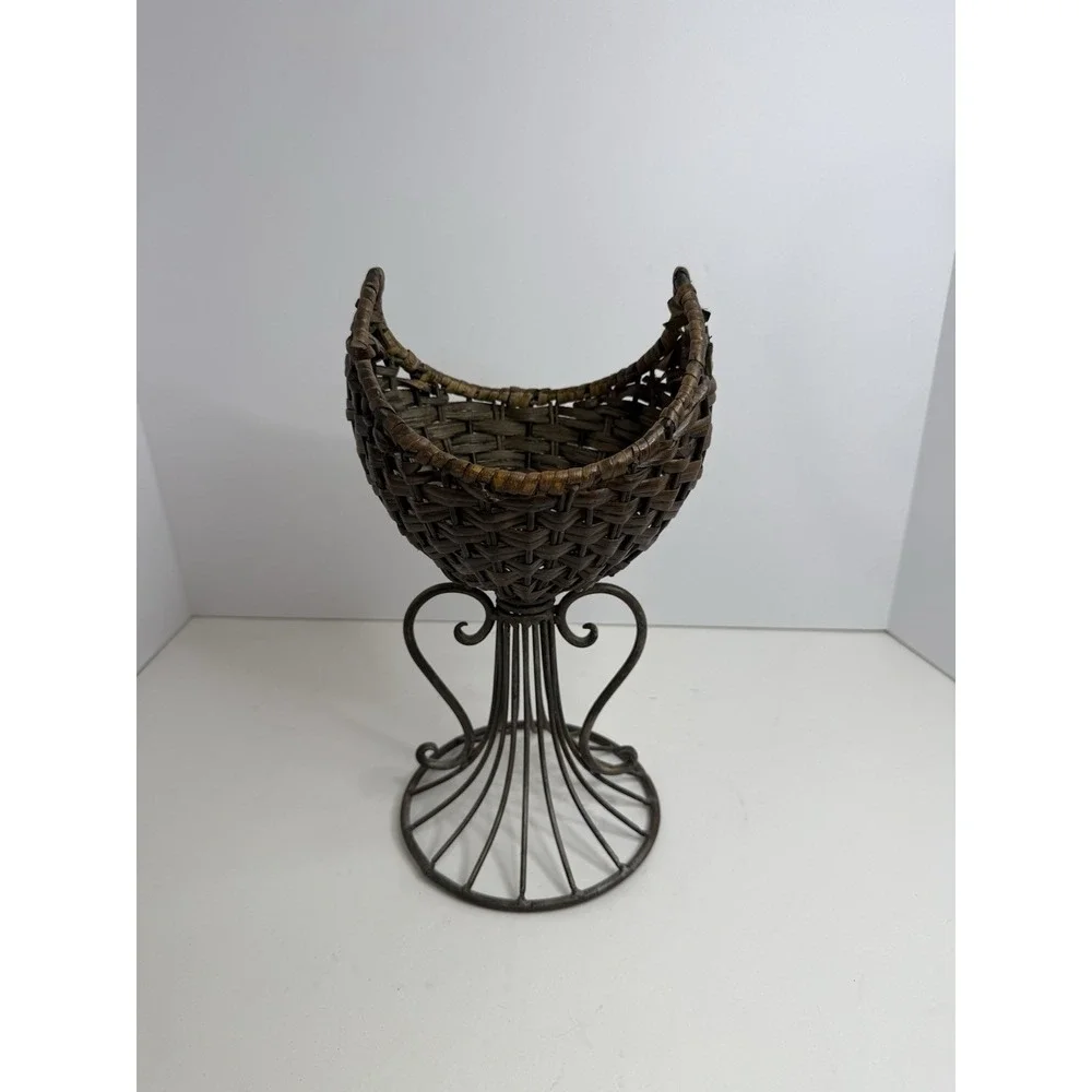 Vintage‎ Woven Wicker & Scroll Metal Pedestal Basket Stand 12.5